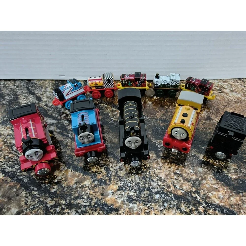 Lot Of 10 Thomas The Train And Friends Engines Cars Magnetic & Connector Toys